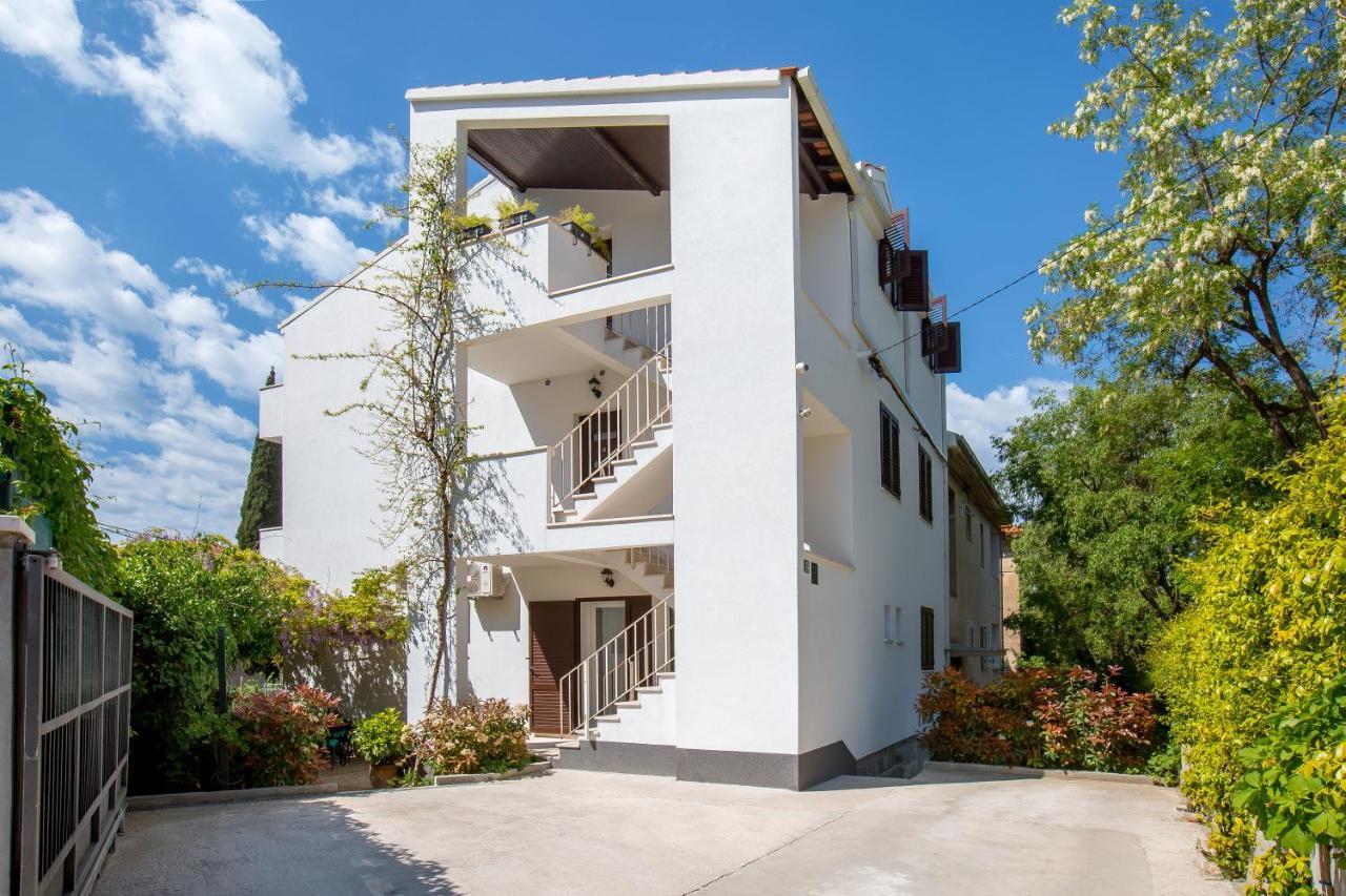 Nives In The Center - Free Parking Apartament