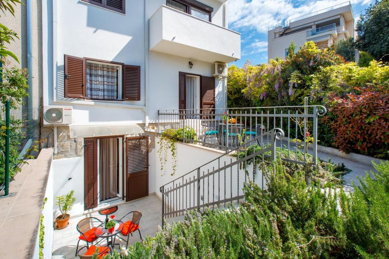 Nives In The Center - Free Parking Apartment *