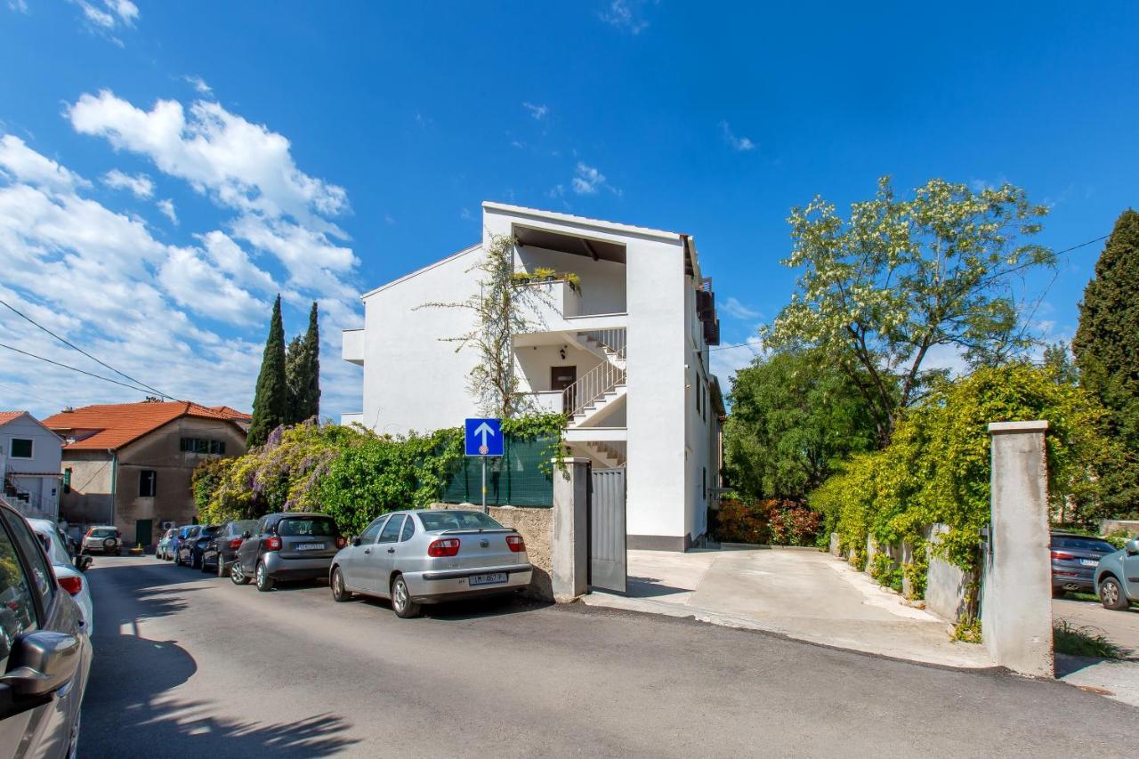 Nives In The Center - Free Parking Apartment *