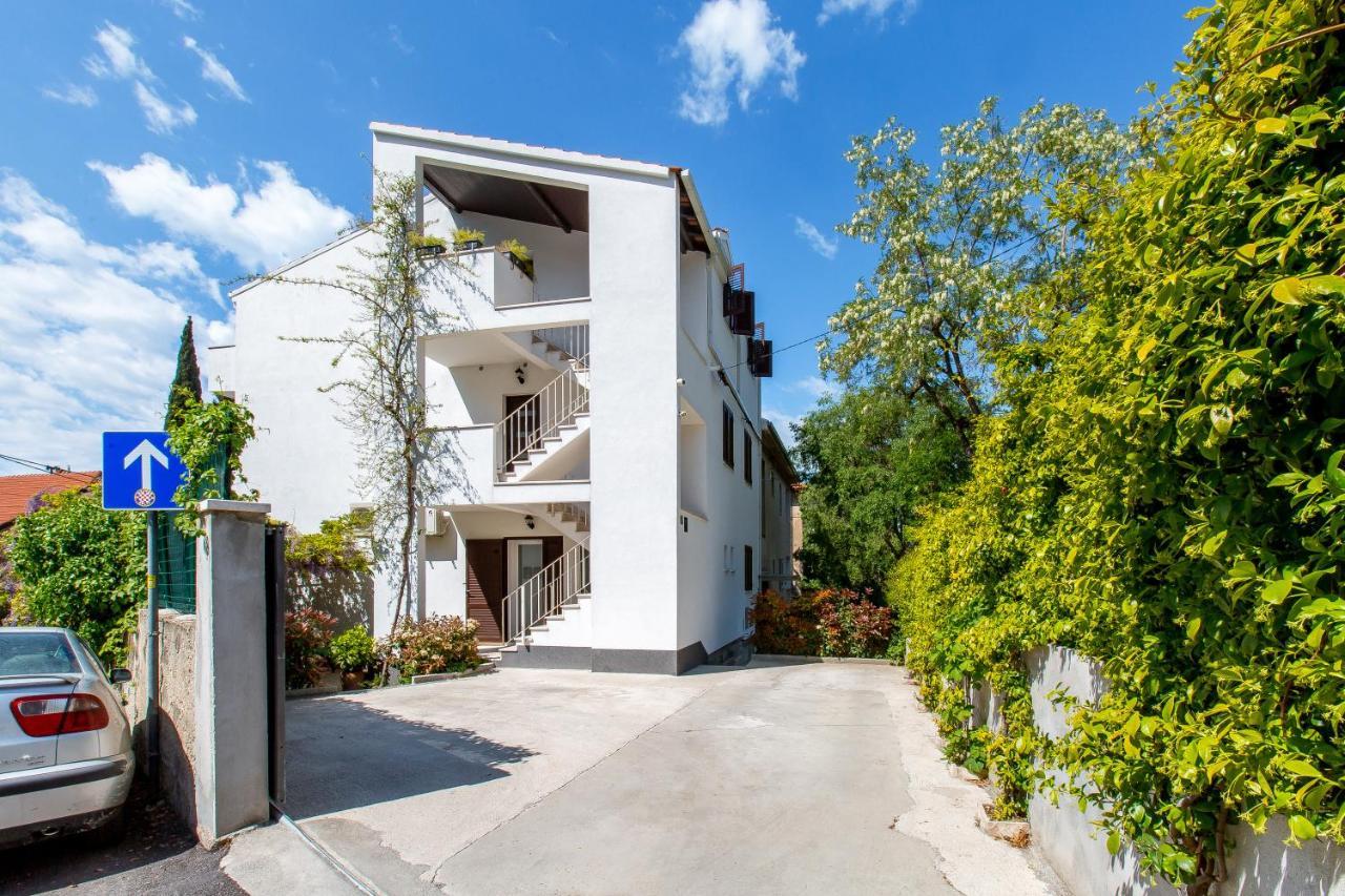 Nives In The Center - Free Parking Apartment