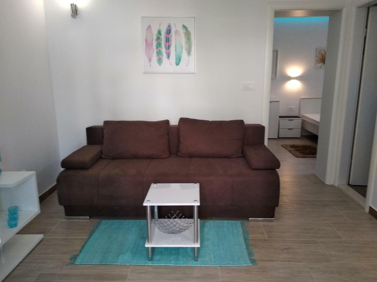 Nives In The Center - Free Parking Apartment
