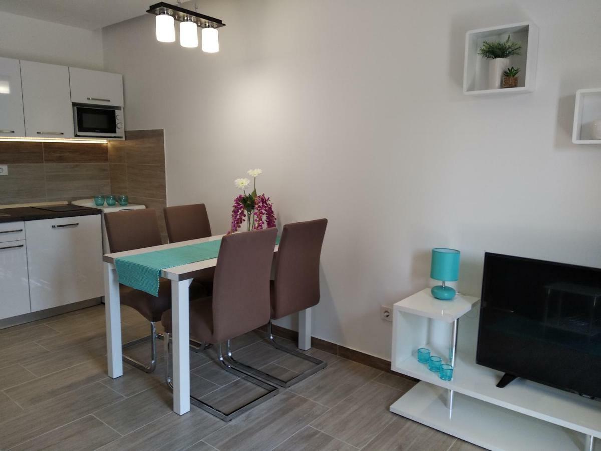 Nives In The Center - Free Parking Apartment *