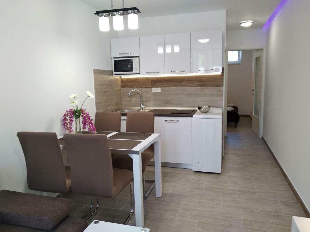 Nives In The Center - Free Parking Apartment *