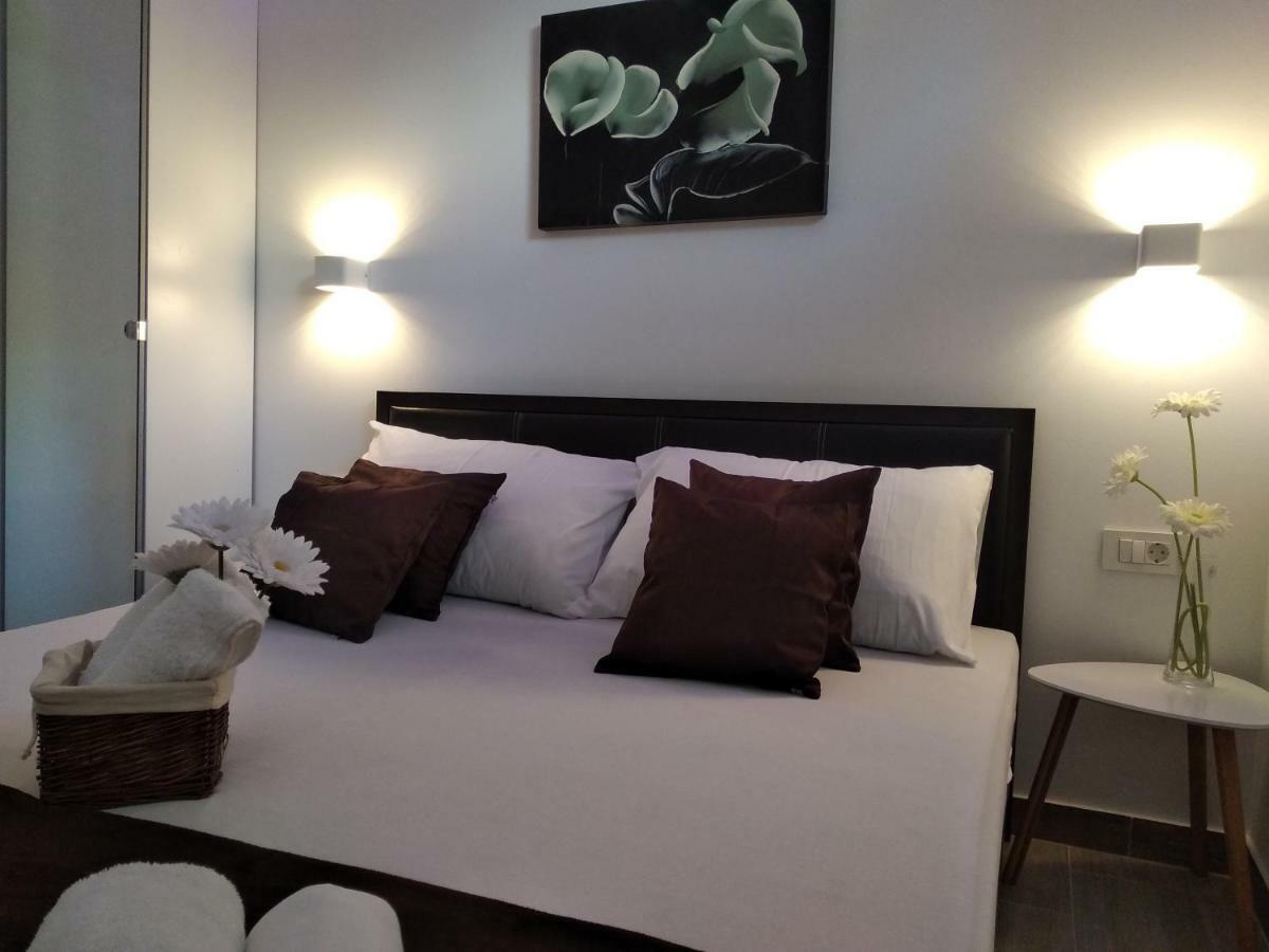 Nives In The Center - Free Parking Apartment *