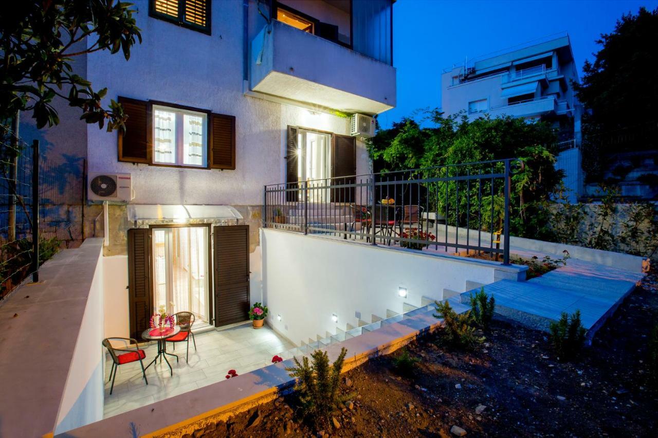 Apartment Nives In The Center - Free Parking *