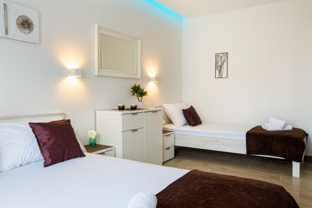 Nives In The Center - Free Parking Apartment Split