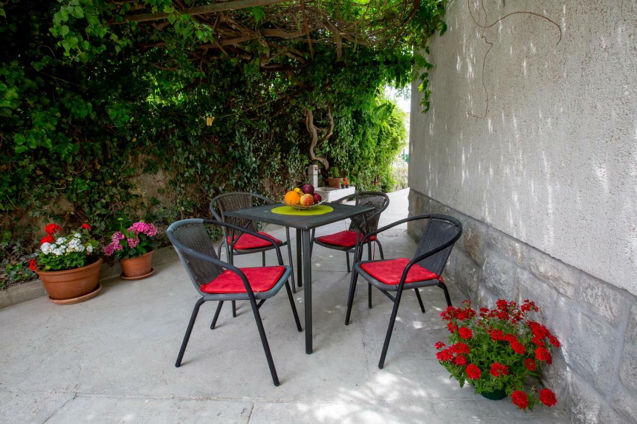 Nives In The Center - Free Parking Apartment Split