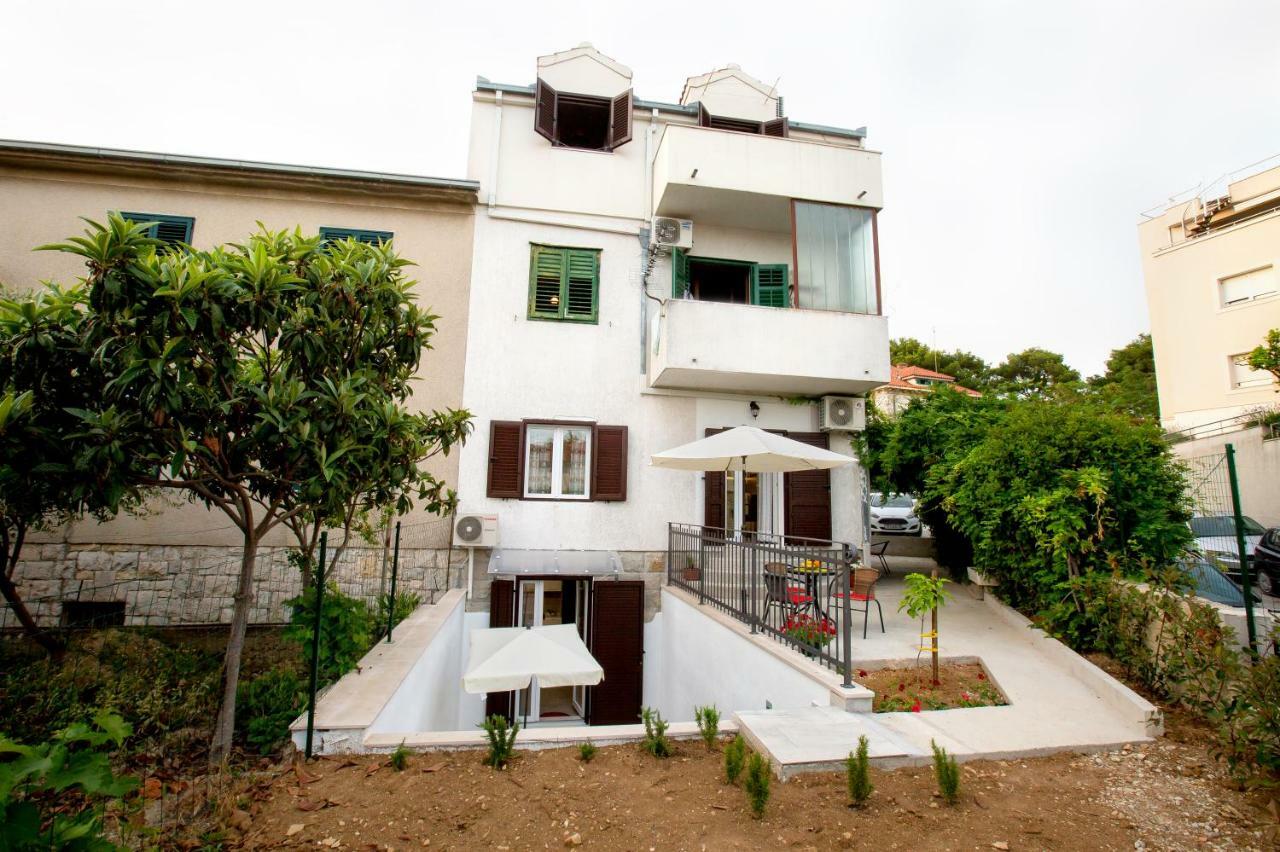 Nives In The Center - Free Parking Apartment Split