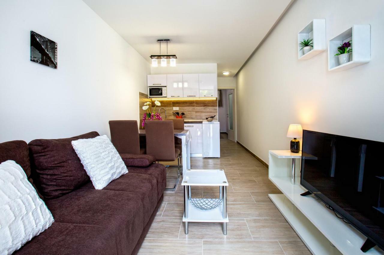 Nives In The Center - Free Parking Apartmán