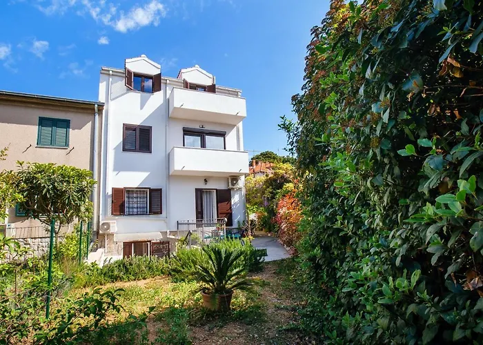 Apartment Nives In The City Center - Free Parking