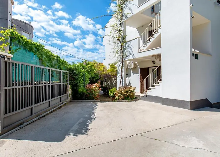 Apartment Nives In The City Center - Free Parking
